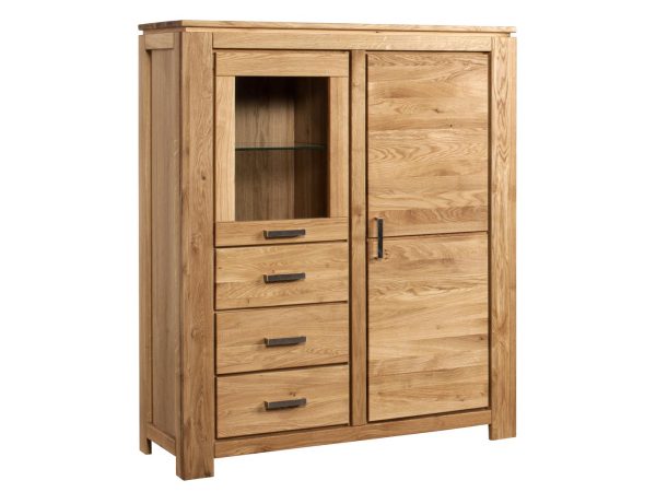 Drewniany kredens z dużą szafką i trzema szufladami z metalowymi uchwytami