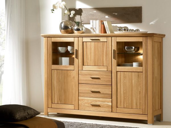 Komoda z przeszkleniami, szufladami i miejscem na ekspozycję