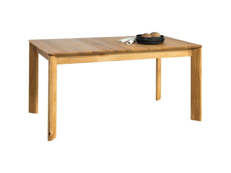 Prosty drewniany stół do jadalni
