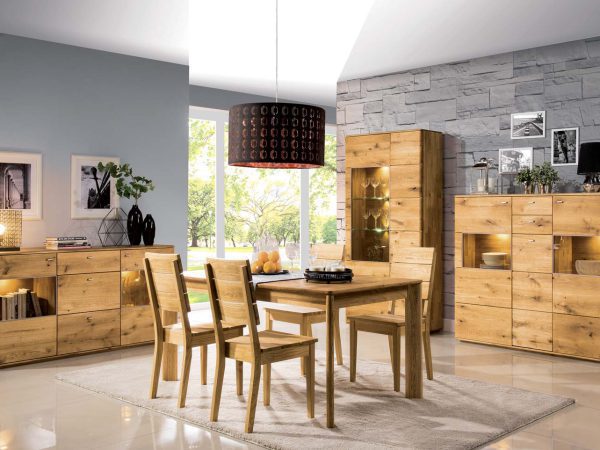 Zestaw jadalniany z prostokątnym stołem i witryną – wnętrze w stylu loft