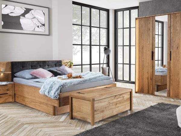 Sypialnia z łóżkiem i szafą, styl jasny, nowoczesny