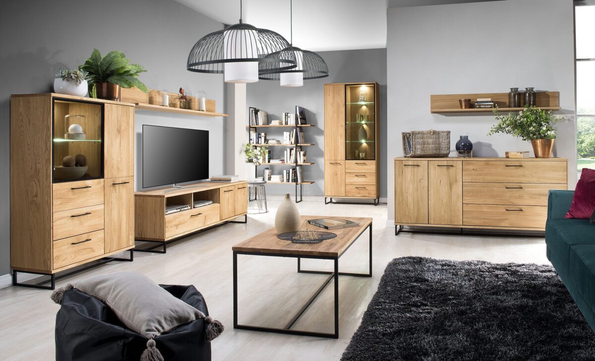 Widok salonu z kompletem mebli RTV z drewna