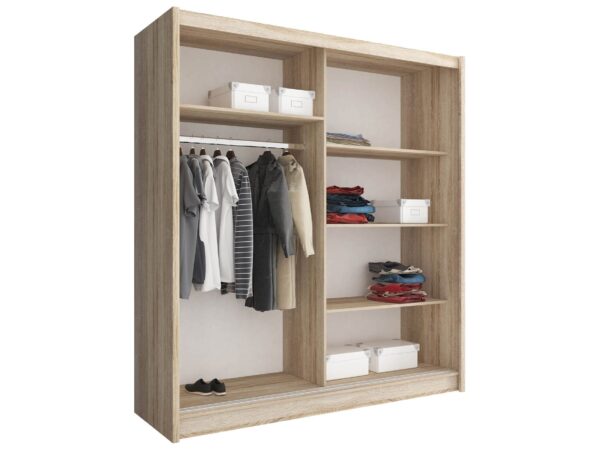 Otwarta garderoba z półkami i drążkiem w jasnym dekorze drewna