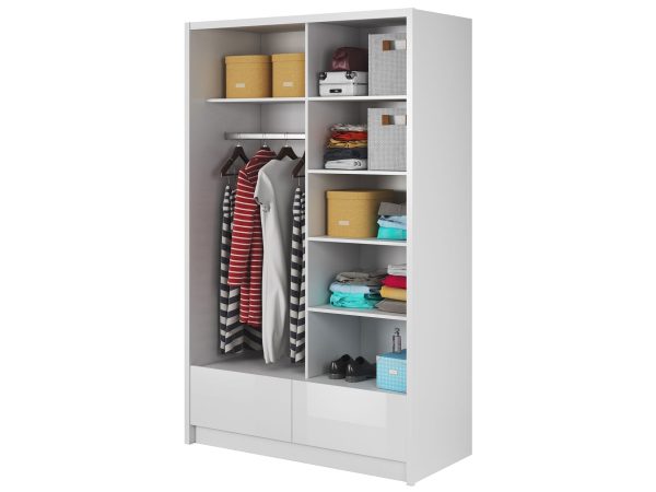 Biała otwarta szafa z półkami i drążkiem