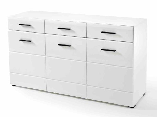 Komoda z białymi frontami w połysku i czarnymi uchwytami – minimalistyczny styl