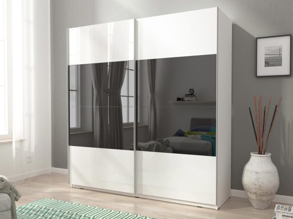 Lustrzana szafa przesuwna z białymi panelami w połysku