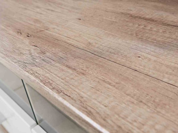 Struktura blatu z płyty laminowanej w kolorze dębu naturalnego