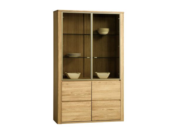 Witryna w całości z jasnego drewna z przeszkloną górą