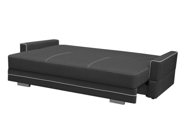 Ciemnoszara sofa rozkładana z prostym bokiem i niskim siedziskiem