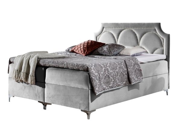 Jasnoszare łóżko z ozdobnym zagłówkiem, styl pałacowy