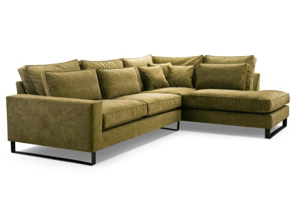 Duża sofa narożna khaki z poduszkami, prostokątna forma, styl minimalistyczny