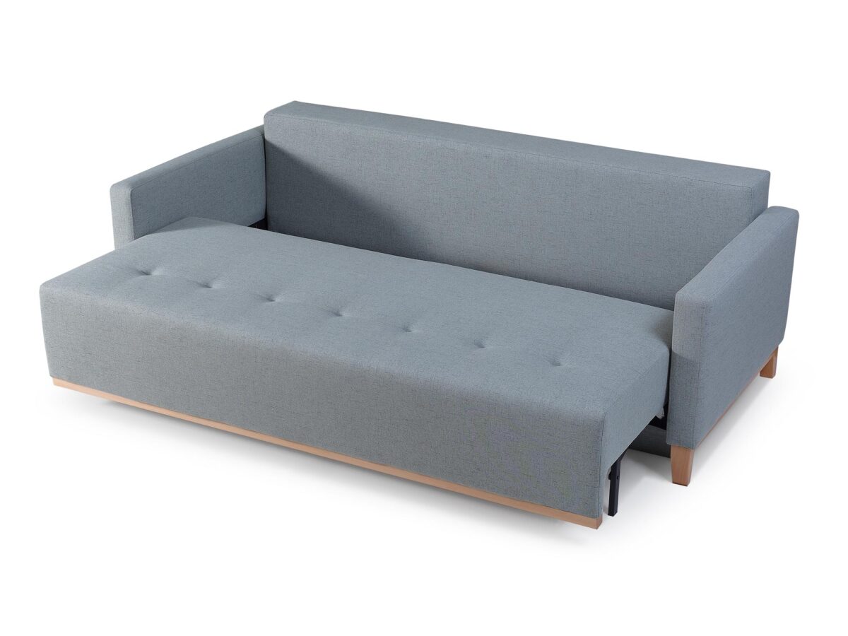 Niebieskoszara sofa rozkładana z niskim siedziskiem, pokój dzienny