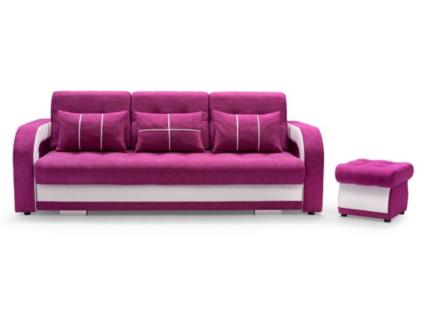 Sofa fuksjowa z trzema poduchami i tapicerką z przeszyciami