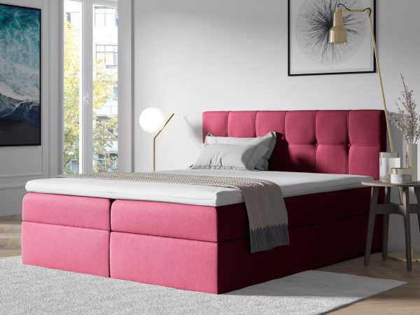 Różowe łóżko tapicerowane z podwójnym materacem i dekoracyjnym zagłówkiem