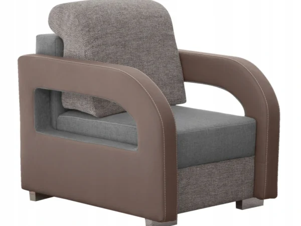 Brązowy fotel z zaokrąglonymi podłokietnikami i miękkim siedziskiem