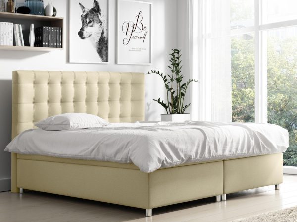 Beżowe łóżko z delikatnym zagłówkiem, styl klasyczny