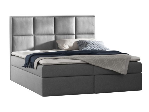 Jasnoszare łóżko z podziałem na panele i wysokim zagłówkiem