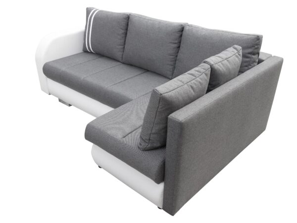 Szary narożnik narożny z poduszkami – widok od tyłu