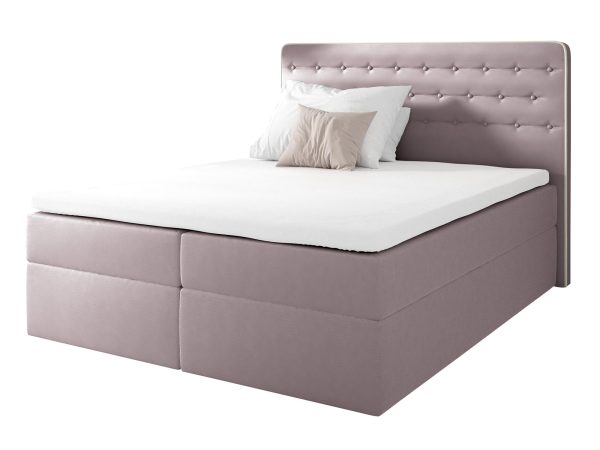 Różowe łóżko z obłym zagłówkiem i dekoracyjnym przeszyciem