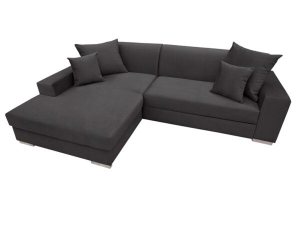 Ciemnoszary narożnik z dużym siedziskiem i dekoracyjnymi poduszkami