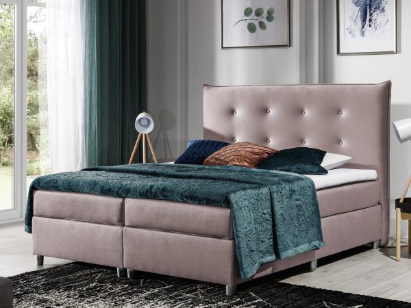Pudroworóżowe łóżko z subtelnym połyskiem i miękkim zagłówkiem