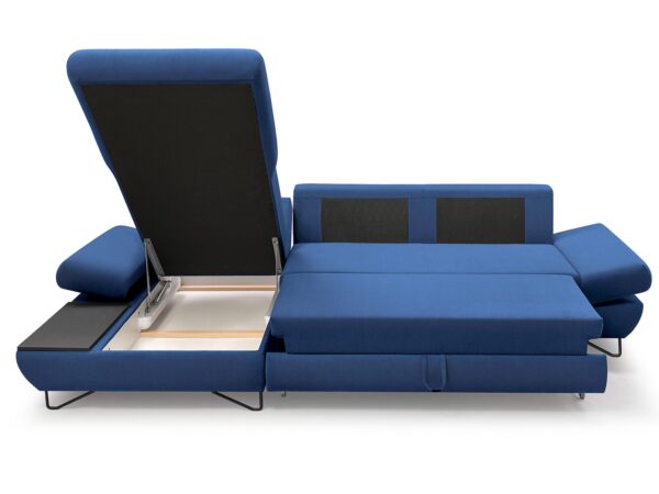 Niebieski narożnik z otwartym pojemnikiem na pościel