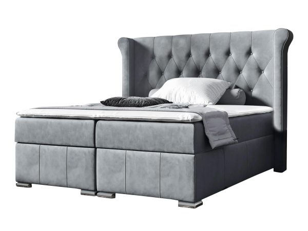 Szare łóżko z przeszyciami w karo i srebrnymi nóżkami