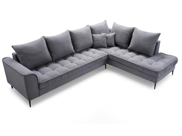 Szary narożnik z wyraźnym przeszyciem i siedmioma poduszkami