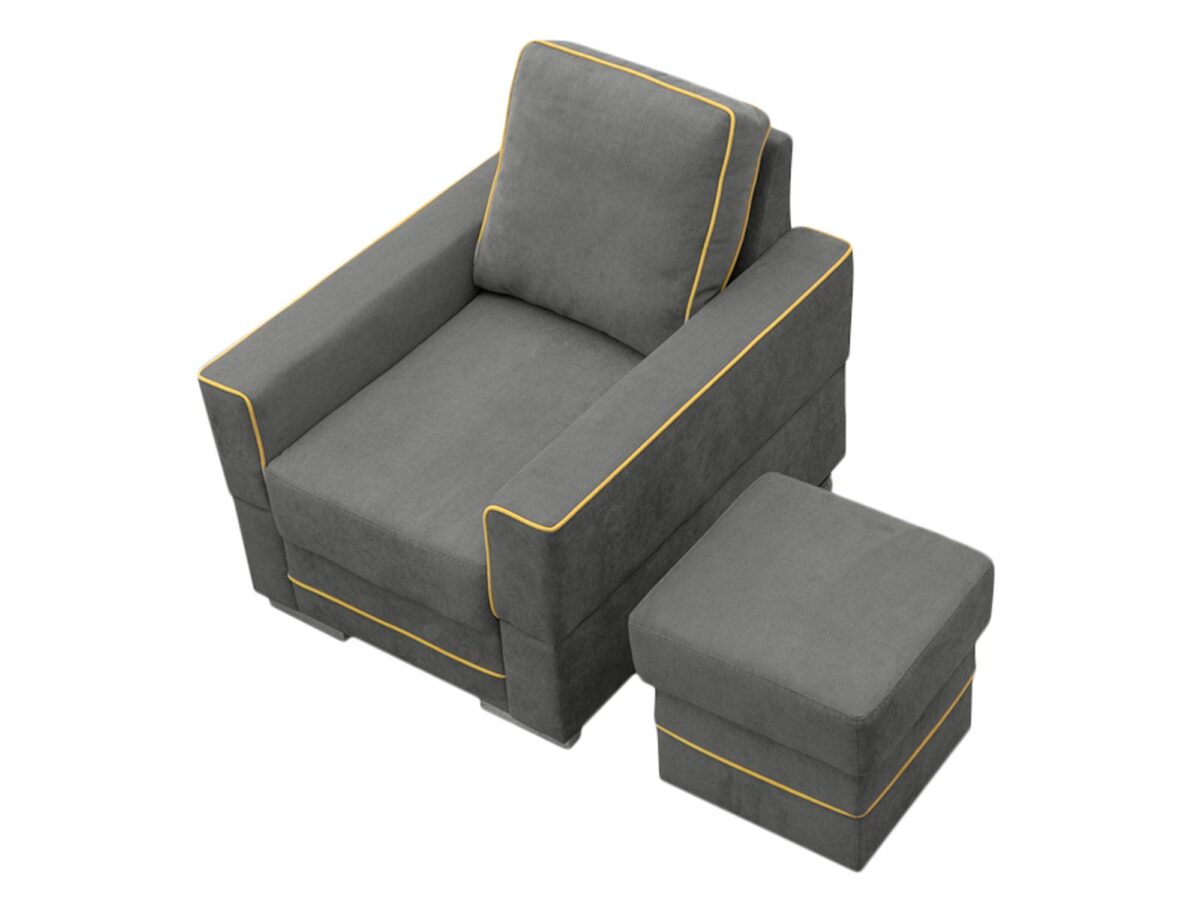 Szary narożnik z pufą i fotelem – aranżacja w salonie