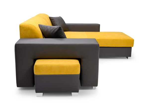 Widok narożnika z funkcją relax w układzie L z kontrastową tapicerką