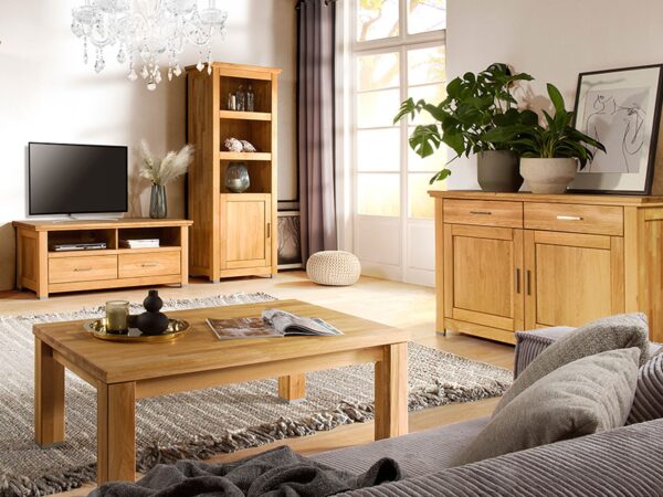 Aranżacja salonu z drewnianą witryną i szafką RTV