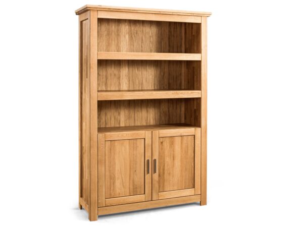 Regał dębowy z drzwiczkami dolnymi i trzema półkami