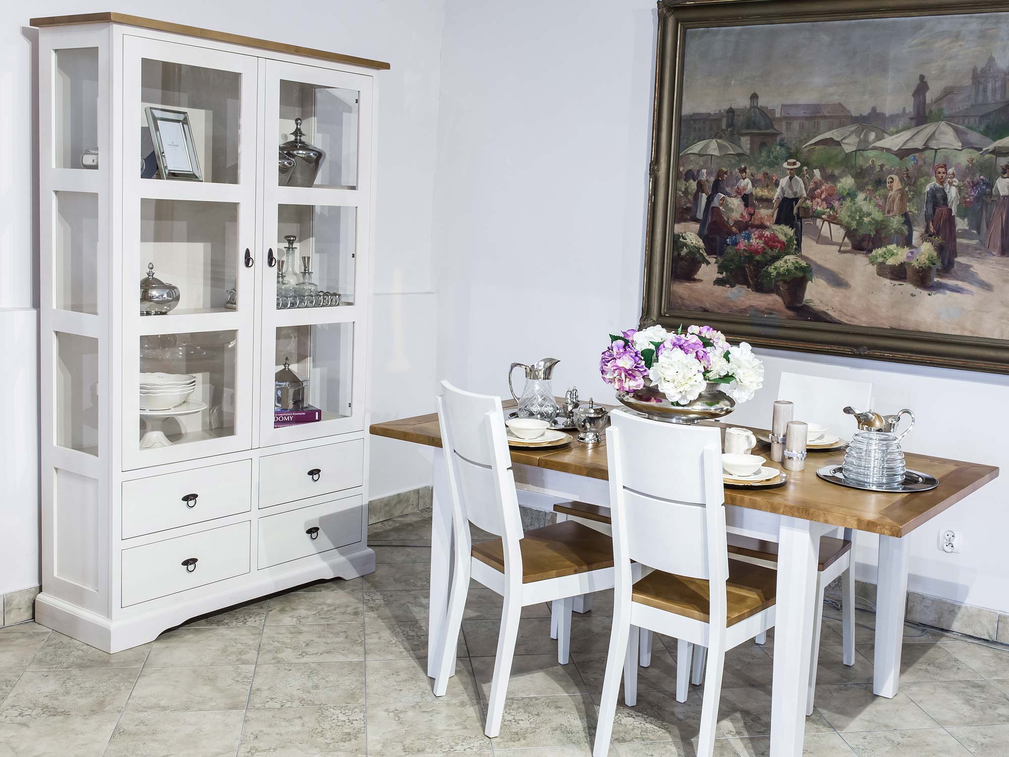 Stół z krzesłami białe blat i siedziska drewniane aranżacja ARGENTO