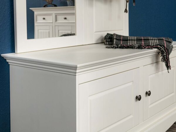 Drewniana biała szafka na buty zbliż NISAN