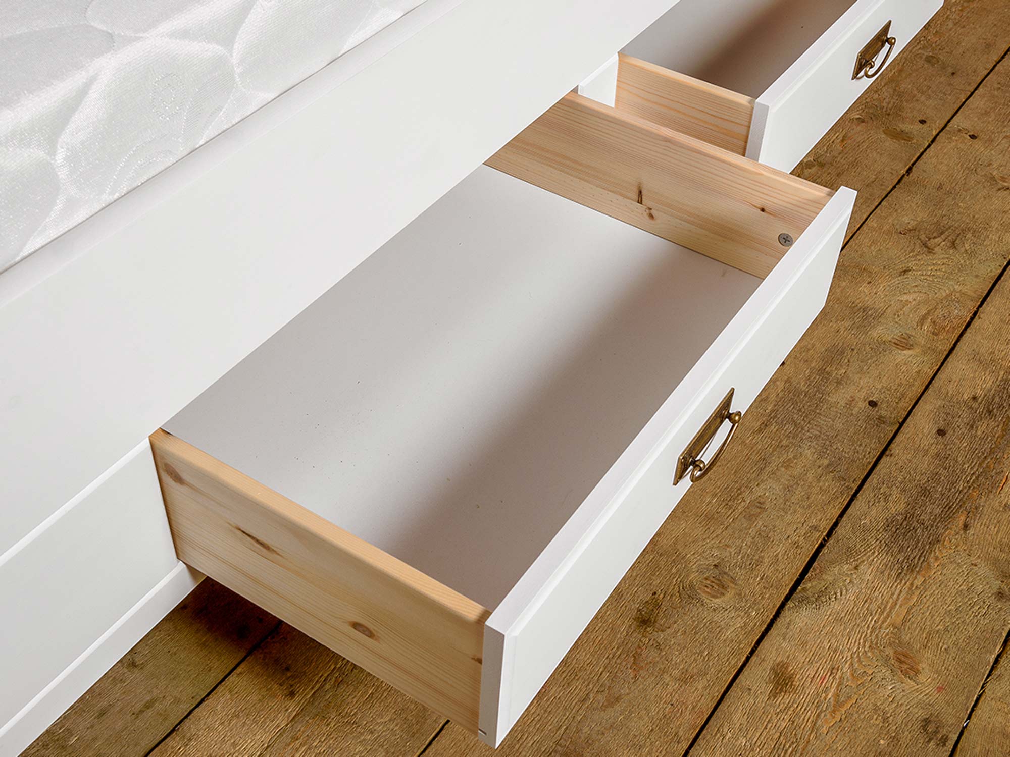 Drewniane łóżko białe szuflada SENA