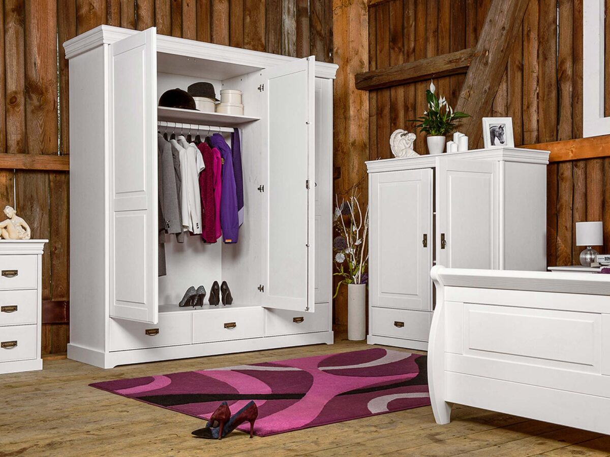 Solidna szafa trzydrzwiowa aranż SENA