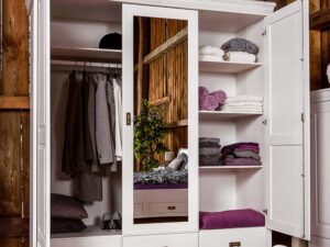 miniaturka Solidna szafa trzydrzwiowa SENA