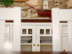 miniaturka Biała komoda z przeszkleniami NISAN