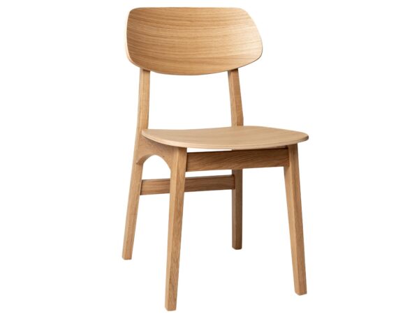 Zaokrąglone drewniane krzesło do wnętrz w stylu japandi