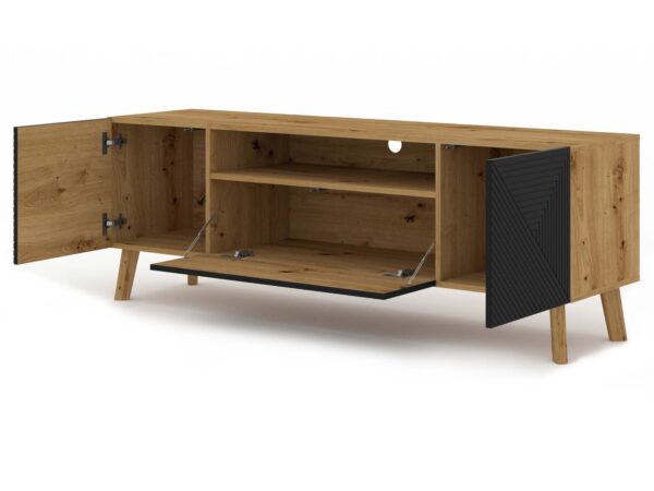 Otwarte wnętrze szafki RTV z podnoszonym frontem i wnęką na sprzęt