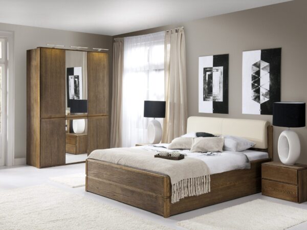 Aranżacja sypialni z łóżkiem tapicerowanym i zabudową szaf przesuwnych