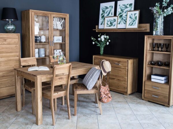 Zestaw jadalniany z witryną i stołem z drewna, styl klasyczny