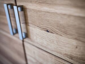 miniaturka Mała Szafka RTV z Drewna PAROS