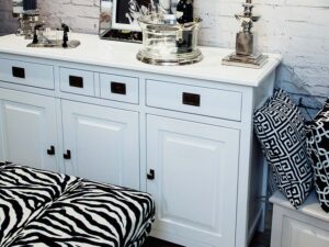 miniaturka Komoda Drewniana w Klasycznym Stylu MOLA