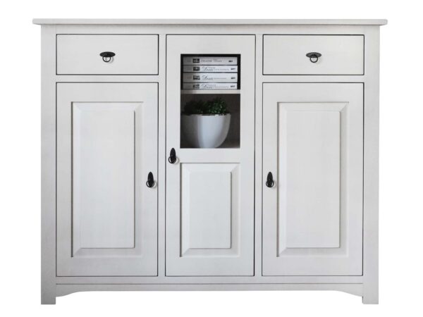 Kredens biały z ozdobnymi uchwytami i przeszkloną górą, styl rustykalny