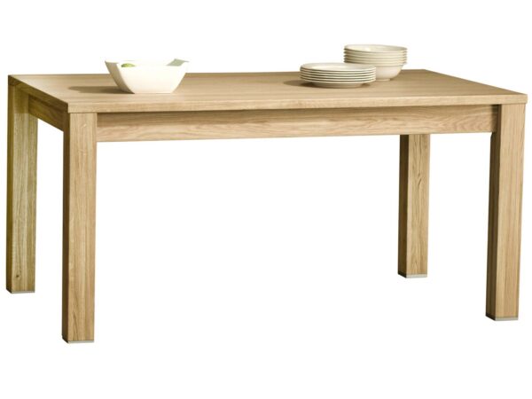 Stół dębowy w jasnym wybarwieniu – produkt packshot