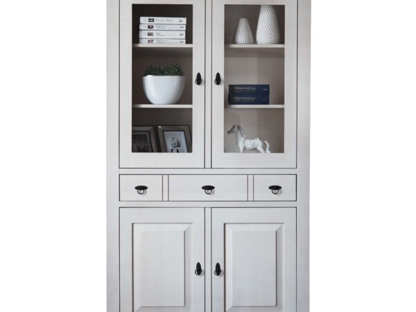 Wysoka witryna w stylu prowansalskim z przeszkleniem i półkami