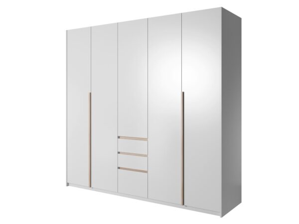 Biała szafa z uchwytami w kolorze drewna – minimalizm