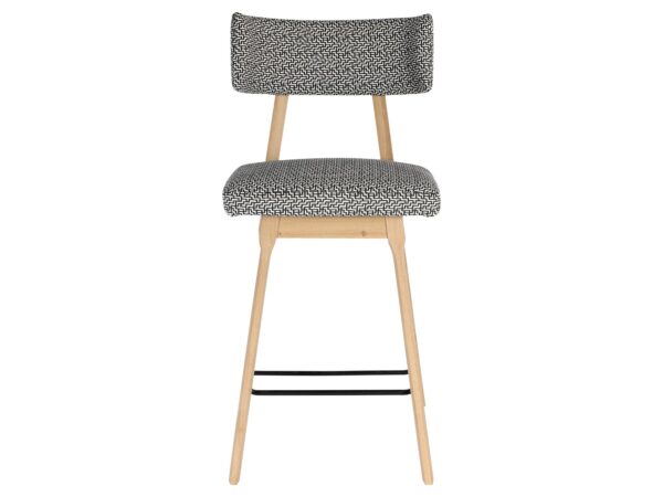 Hoker z szarą tkaniną boucle – nogi z jasnego drewna