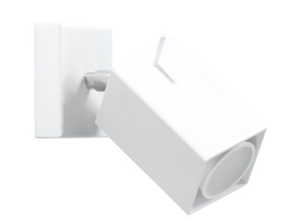 Zbliżenie na biały kinkiet LED o geometrycznej formie